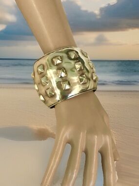 Vintage 90s Wide 2.5” Bangle Bracelet Pyramid Hammered India Boho RARE EUC